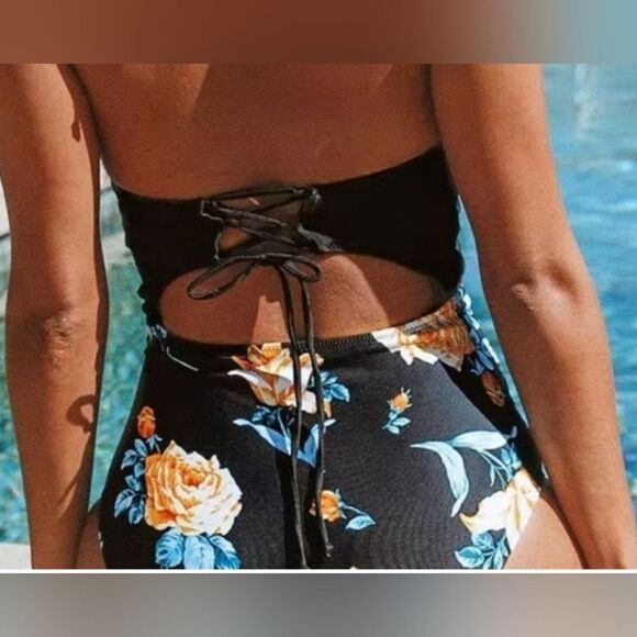 Cupshe black floral print twist top features open middle size medium - Picture 2 of 4